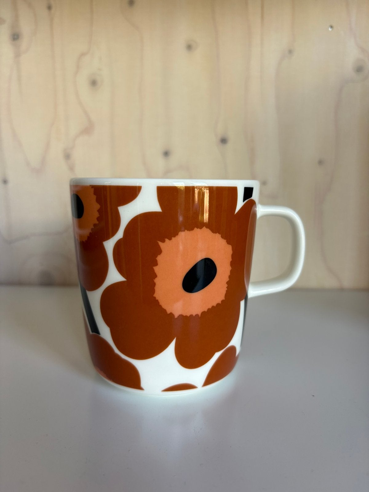 1x Marimekko - Oiva Unikko - Mok - 4dl - Bruin-Rood, Overige merken, Keramiek, Nieuw, Ophalen of Verzenden
