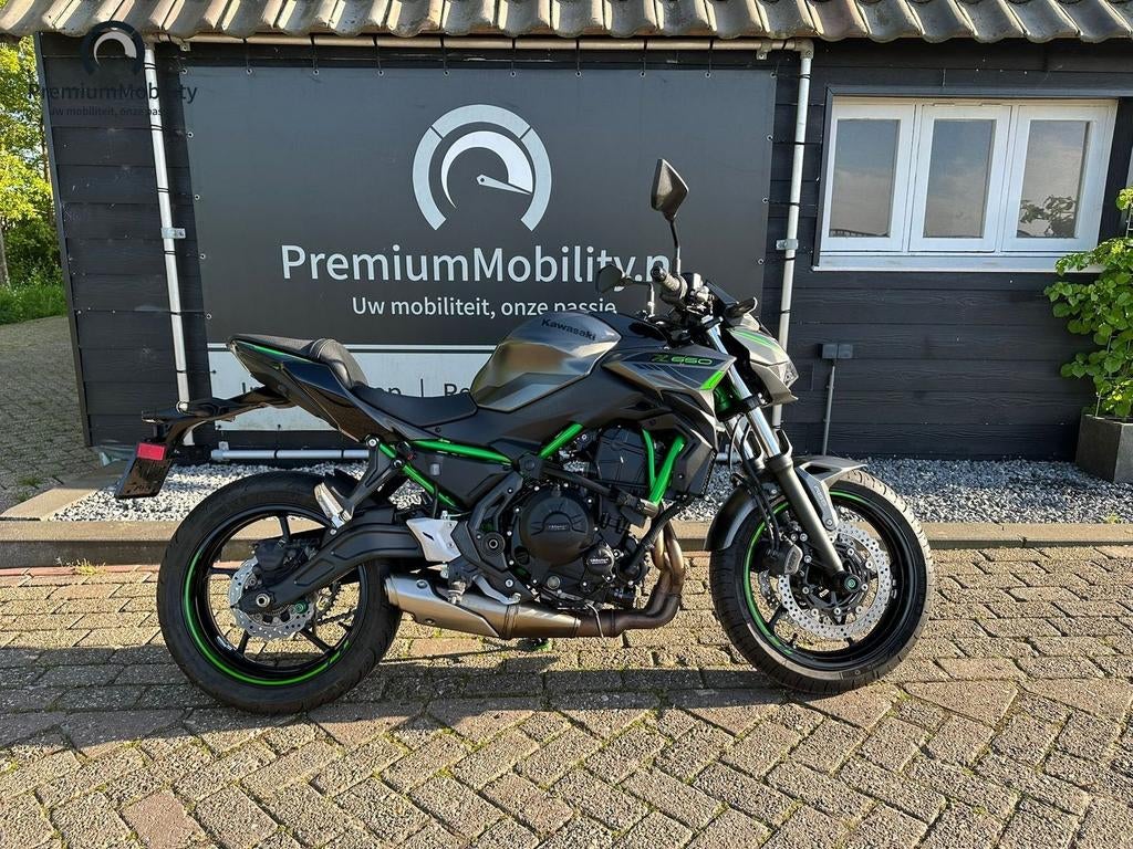 KAWASAKI Z650 ABS A2/35KW (BJ 2023 / 15344 KM), Motoren, 2 cilinders, 649 cc, Bedrijf, Onbekend