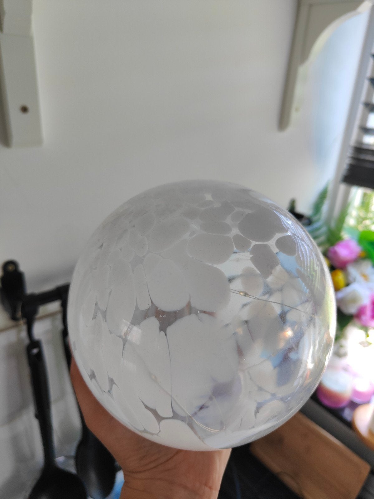 Decoratieve LED Bol Lamp - Wit Glas met Patroon, Wit, Overige merken, Ophalen of Verzenden, Zo goed als nieuw