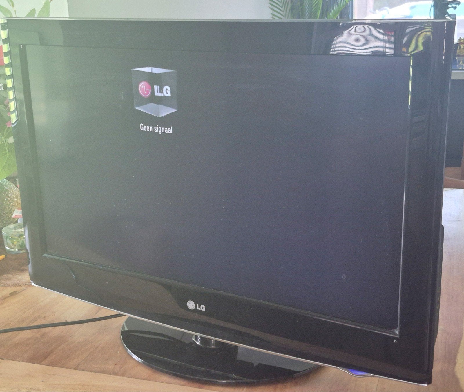 LG 32LD420 LCD TV met draaibare standaard en HDMI, Ophalen, Gebruikt, LCD, 80 tot 100 cm