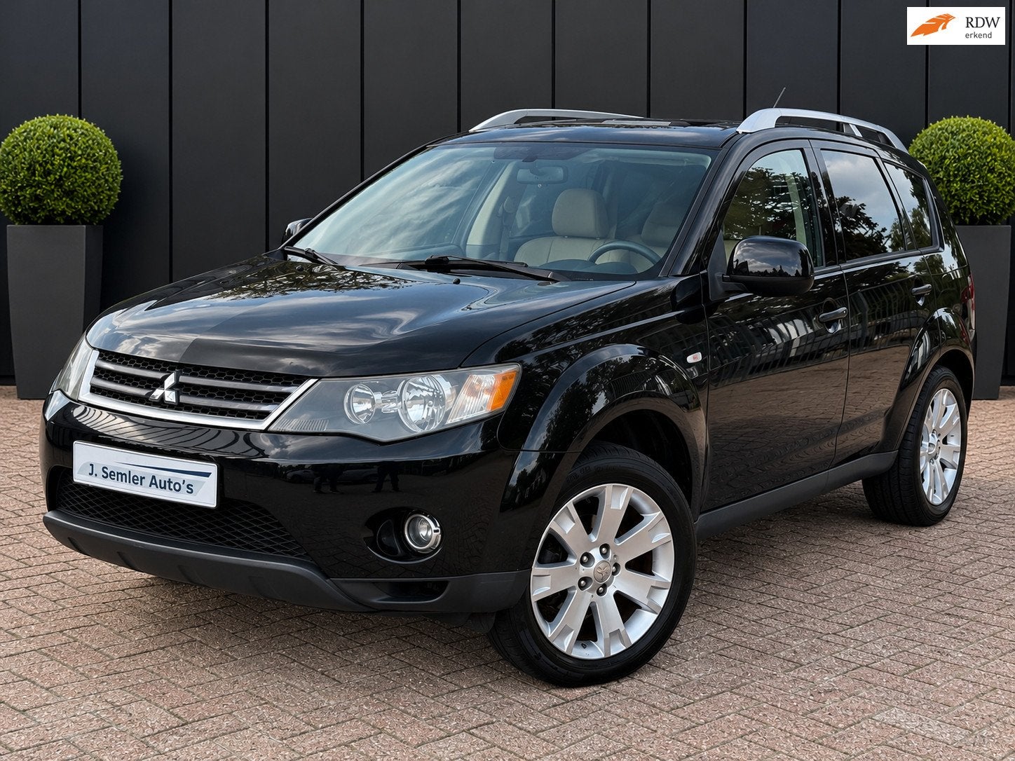 Mitsubishi Outlander 3.0 V6 AUTOMAAT NAVI SCHUIFDAK LEER, Auto's, Automaat, 635 kg, Stoelverwarming, Zwart