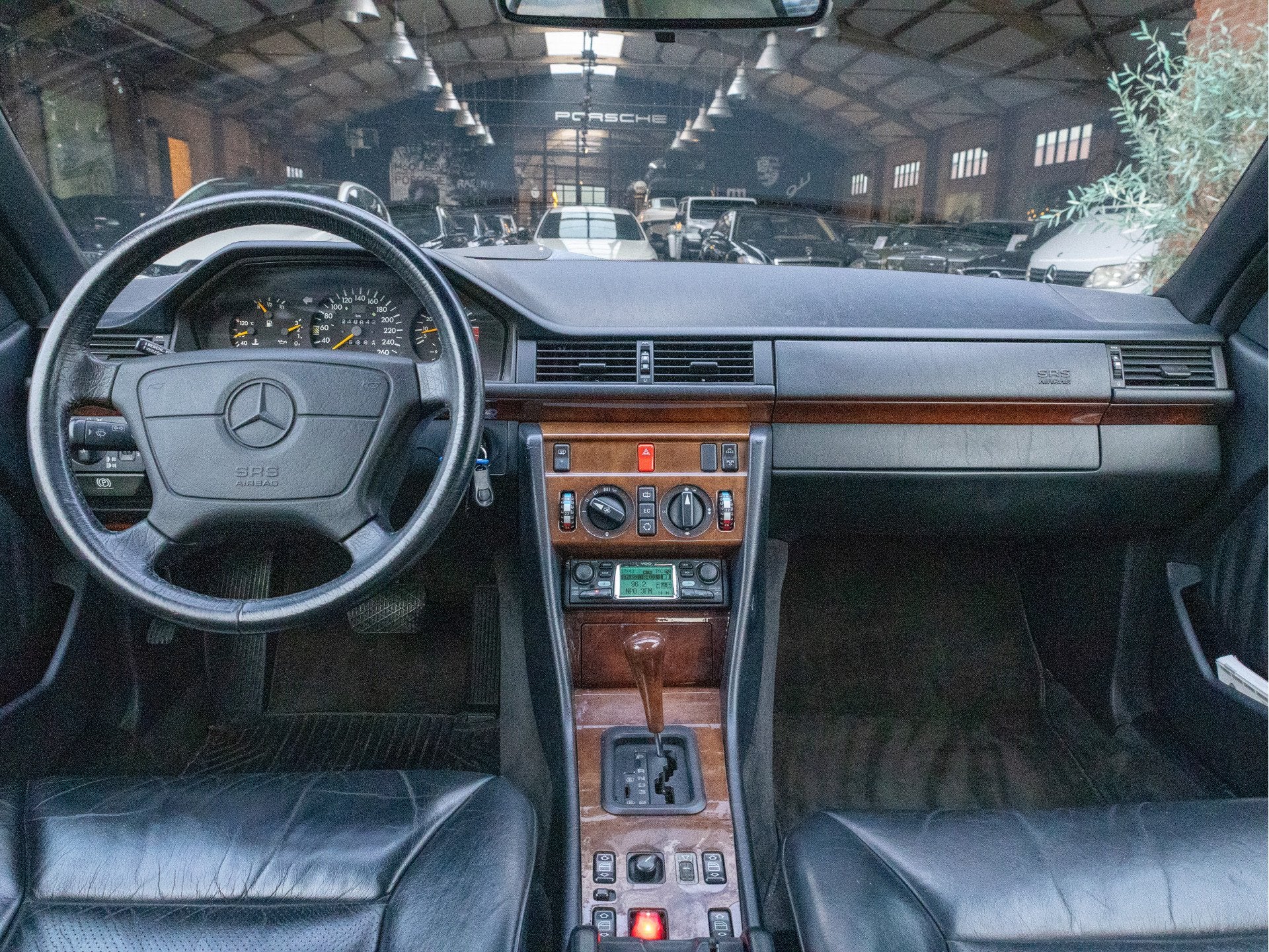 Mercedes-Benz 300-serie 300 CE 24-v W124 (bj 1994), Auto's, Oldtimers, Achterwielaandrijving, Zwart, Cabriolet, 4 stoelen