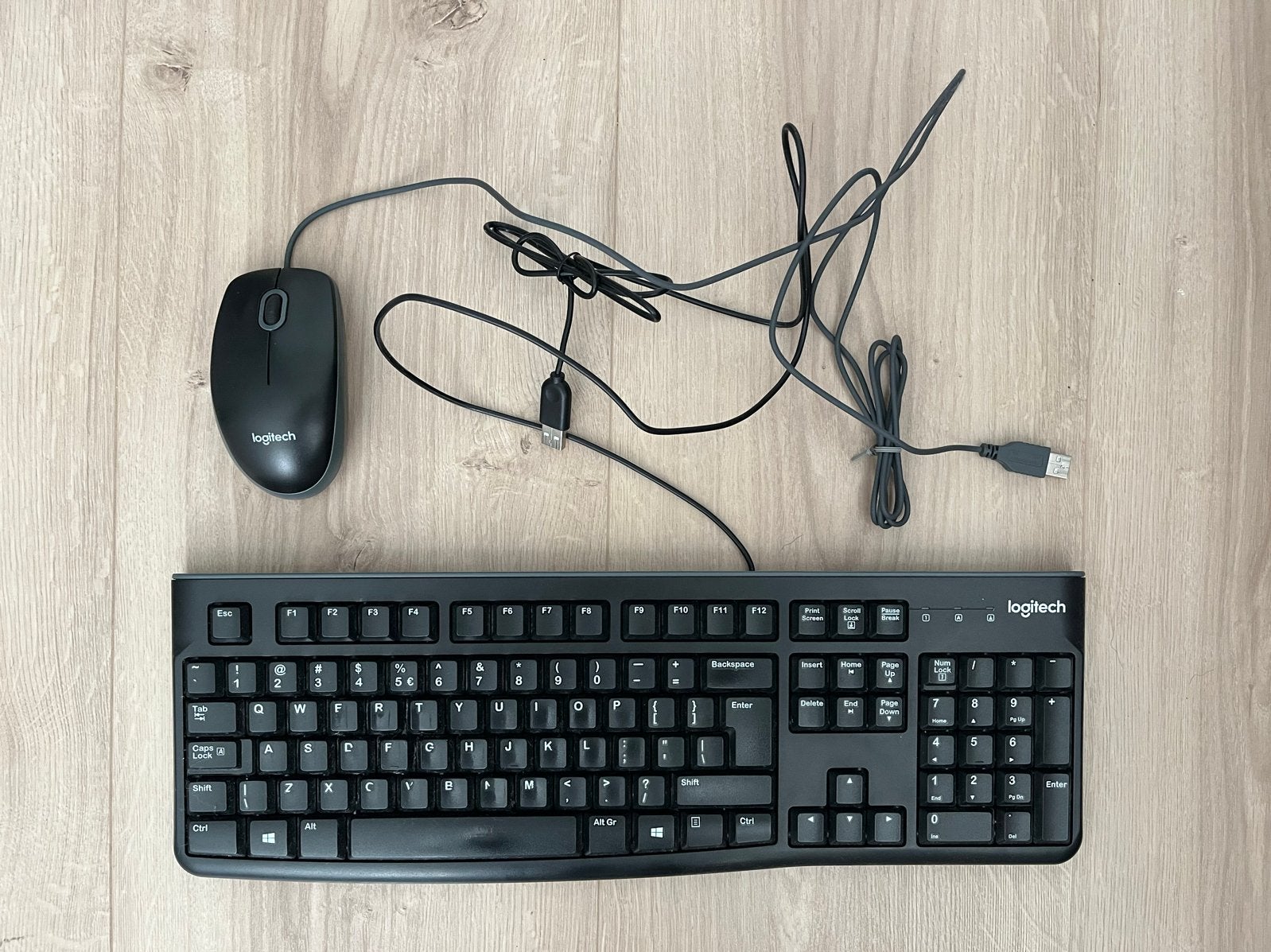Logitech toetsenbord en muis, Toetsenbord en muis-set, Ophalen of Verzenden, Zo goed als nieuw, Qwerty