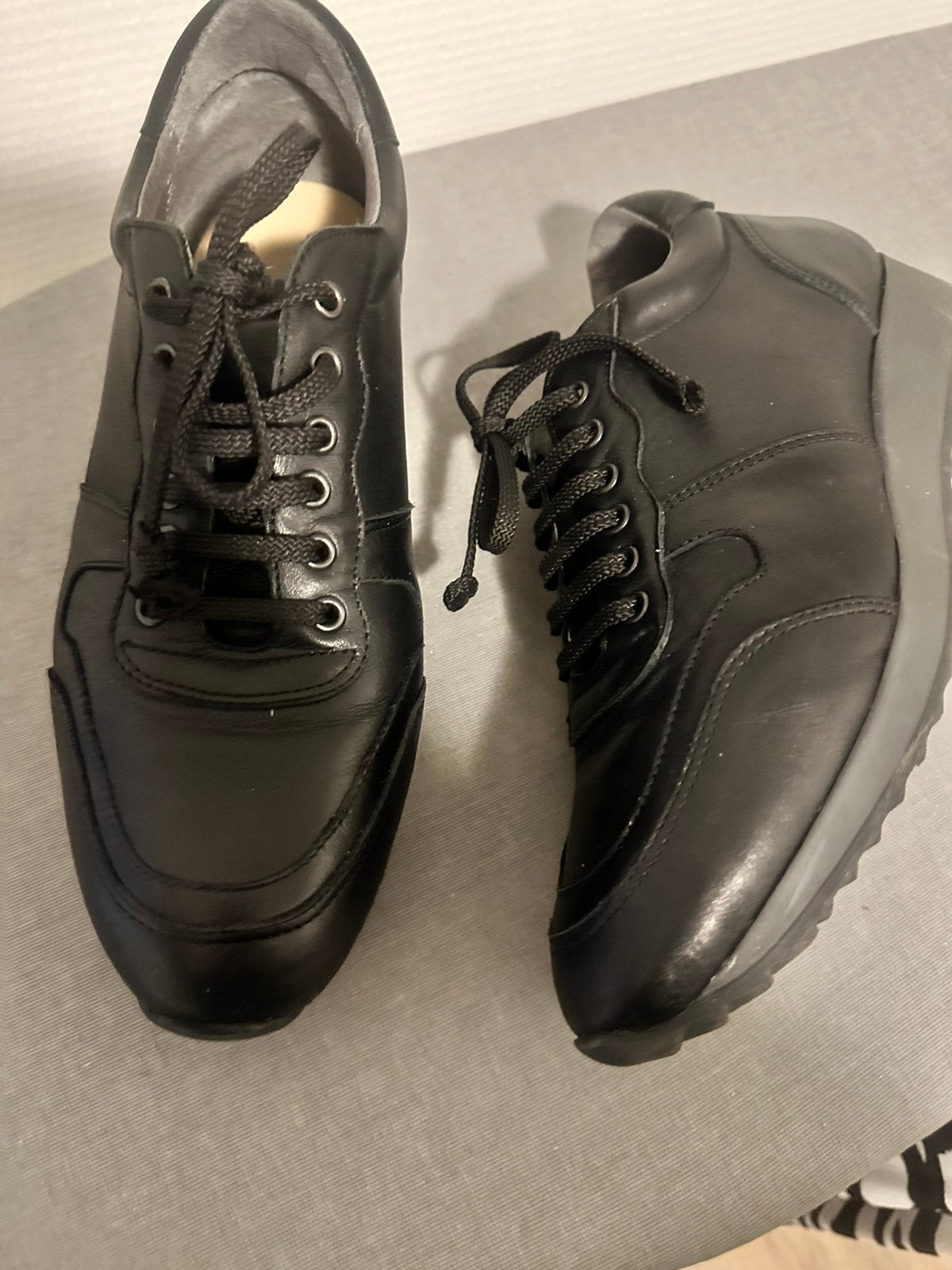 JJ footwear  sneakers maat 41 zwart leer nieuwstaat, Kleding | Dames, Ophalen of Verzenden, Zo goed als nieuw, Zwart, Sneakers of Gympen