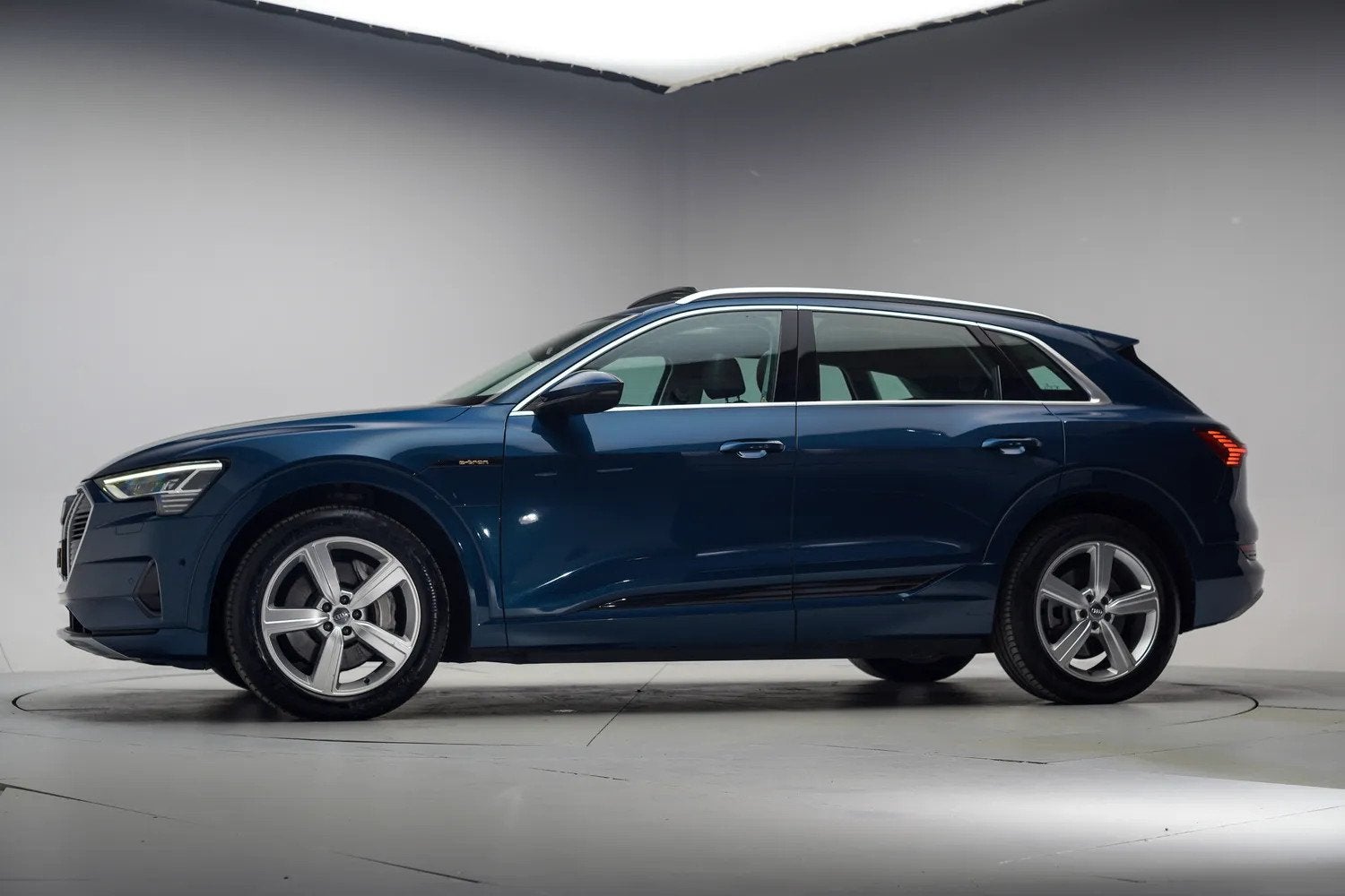 Audi e-tron 50 Quattro Launch Edition Plus [ Panorama Navi A, Auto's, Automaat, 0 cilinders, 124 €/maand, Blauw