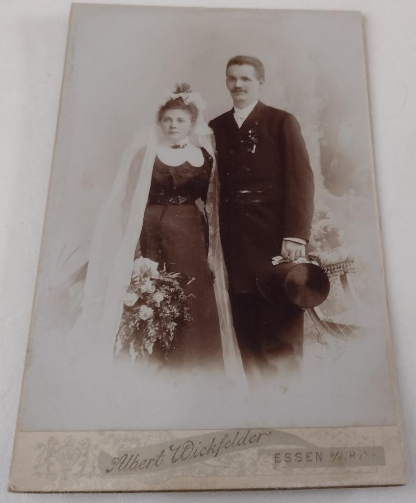 oude foto huwelijk-zwarte trouwjurk, Ophalen of Verzenden, Voor 1940, Gebruikt, Overige onderwerpen