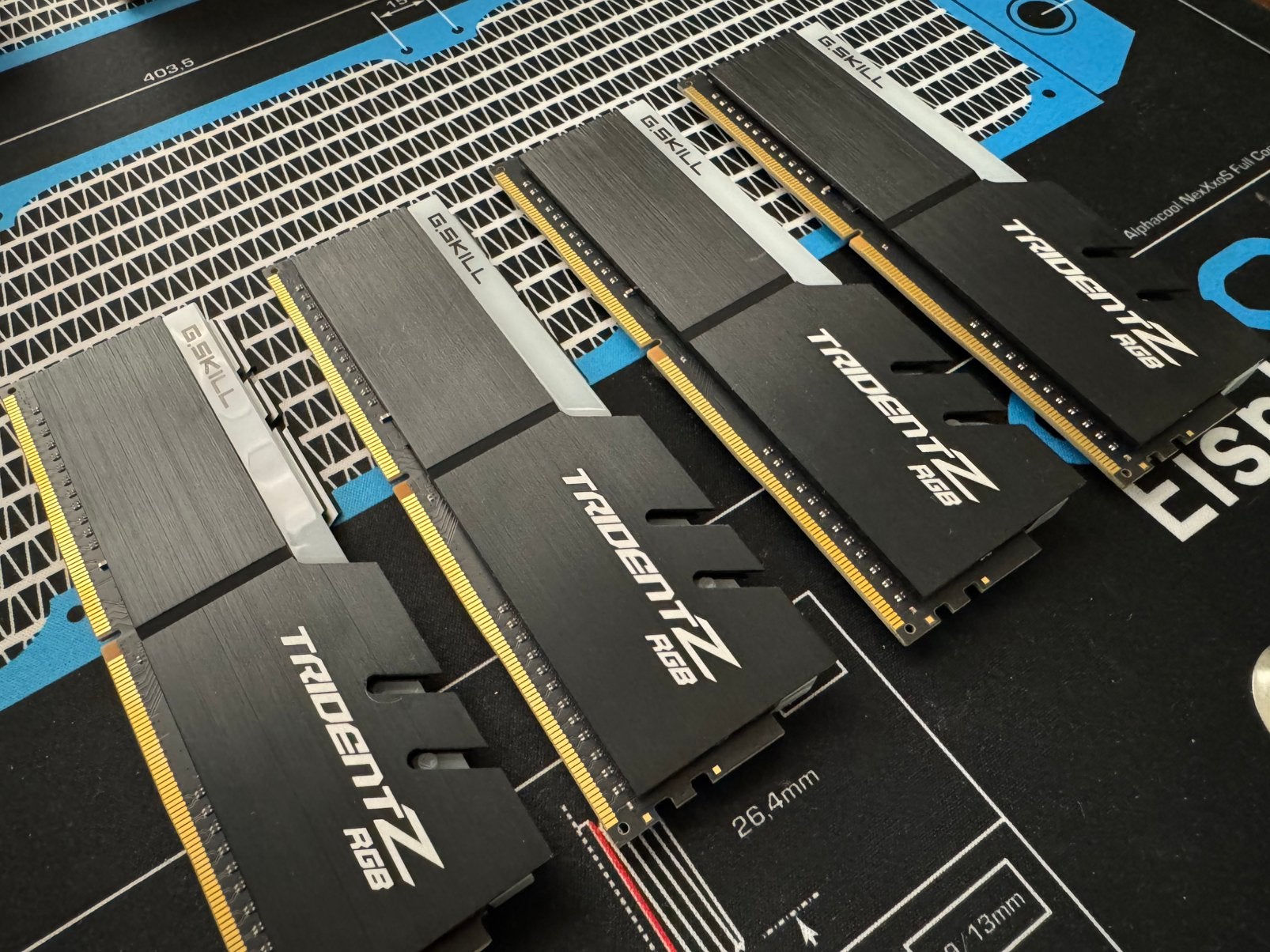 G.Skill Trident-Z 32GB 4000MHz (4x8GB) DDR4 – Samsung B-Die, Computers en Software, RAM geheugen, Ophalen, 32 GB, DDR4, Zo goed als nieuw