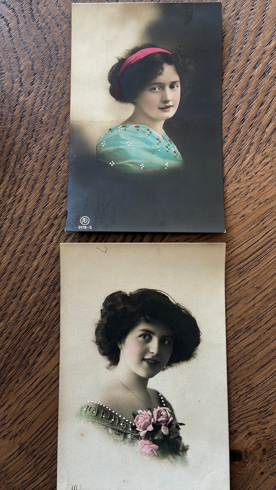 2x damesportret. Fotokaarten. Witte stipjes., Ophalen of Verzenden, Voor 1920, Gelopen, Sterren en Beroemdheden