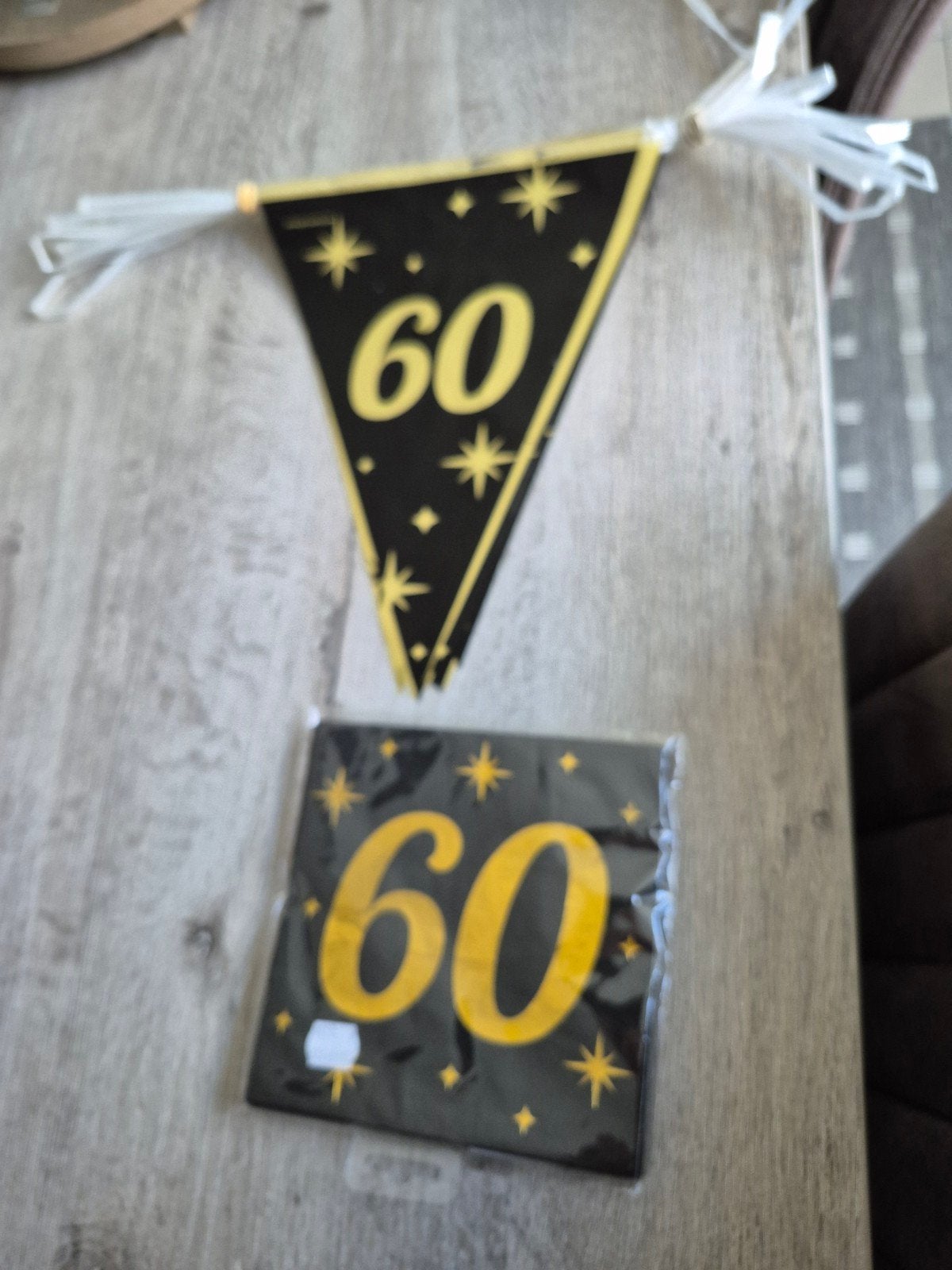 Feestversiering 60 jaar: Vlaggenlijn en servetten, Ophalen, Zo goed als nieuw, Versiering, Verjaardag