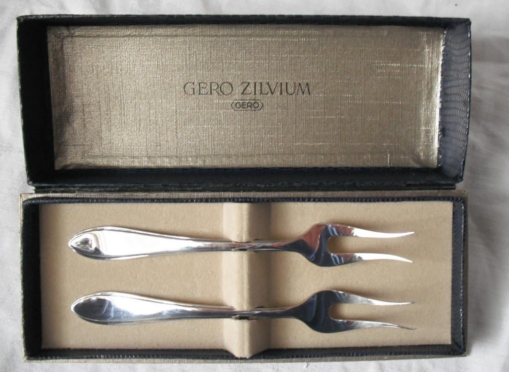 2 Verzilverde Vleesvorken " GERO ZILVIUM " in opbergdoos, Antiek en Kunst, Ophalen of Verzenden