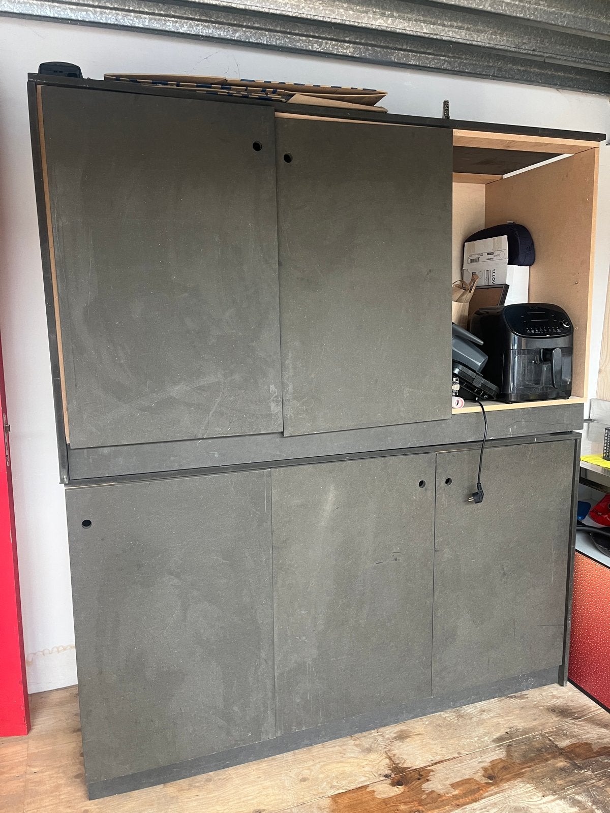 Grote opbergkast met schuifdeuren en vakken, Ophalen, Gebruikt, 100 tot 150 cm, 150 tot 200 cm