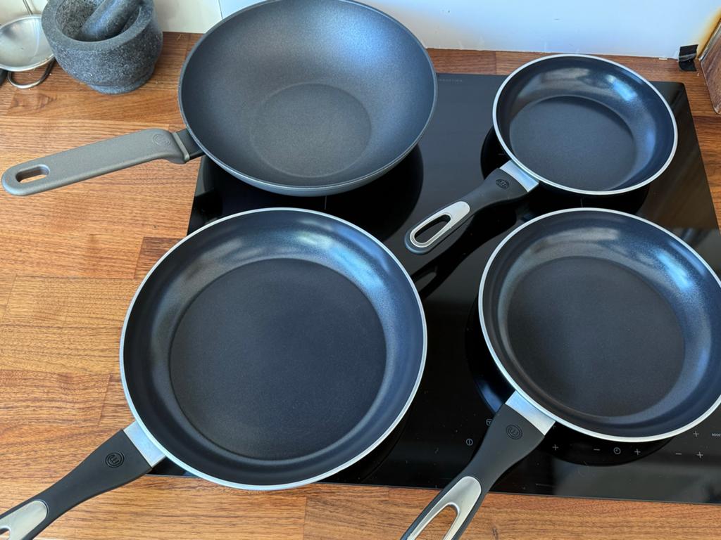 Pannenset: kookpannen, koekenpannen en wok, Huis en Inrichting, Keuken | Potten en Pannen, Inductieplaat, Pannenset, Ophalen of Verzenden