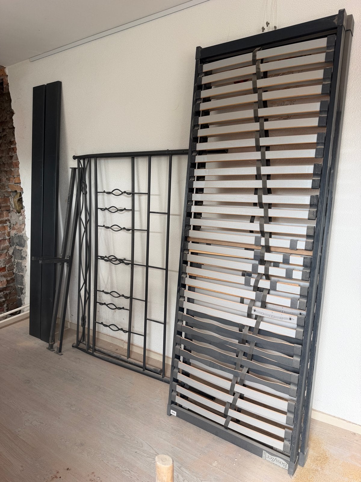 Antraciet grijs bed met stalen frame incl. 2 Nachttafeltjes, Ophalen, Tweepersoons, 140 cm, Zo goed als nieuw