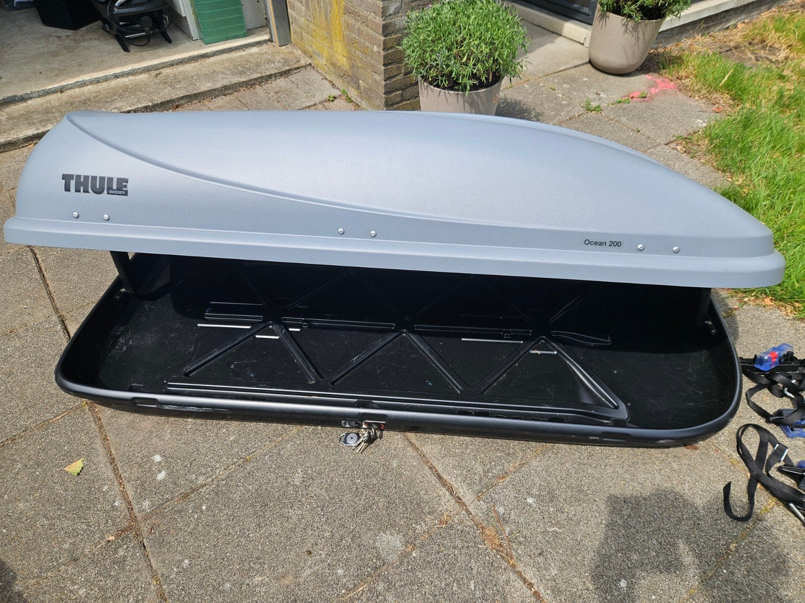 Thule Ocean 200 dakkoffer + 2 sets dakdragers, Auto diversen, Dakkoffers, Gebruikt, Ophalen