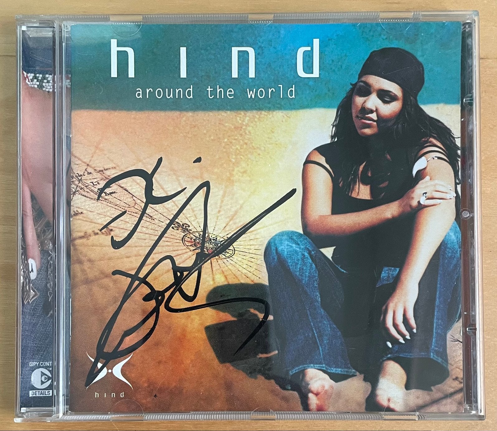 CD Hind/Around the World (gesigneerd), Ophalen of Verzenden, 2000 - 2009, Gebruikt