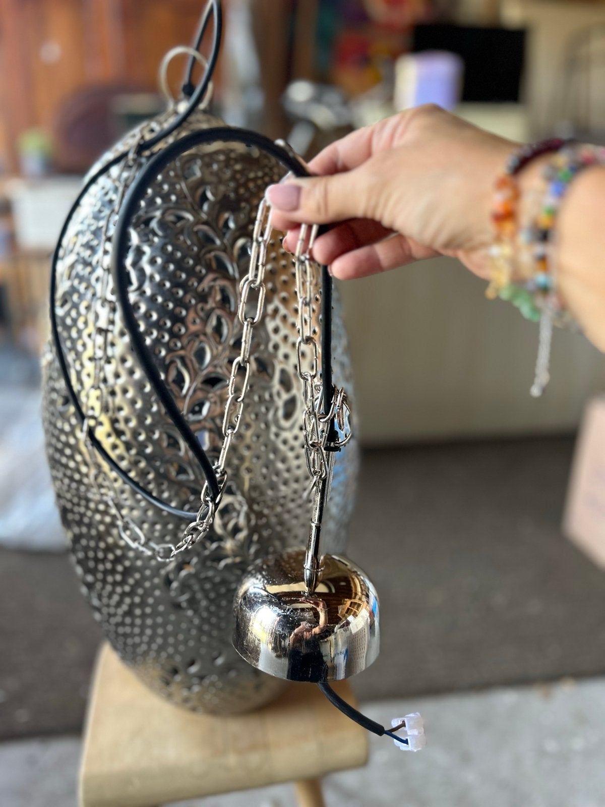 Ovale metalen hanglamp met sierlijke perforaties, Ophalen of Verzenden, Gebruikt, Metaal