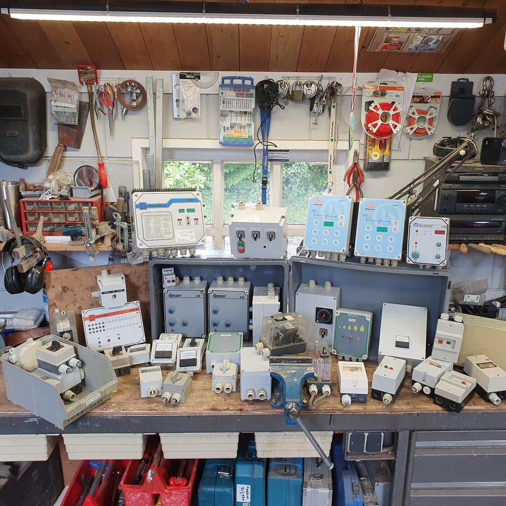 Partij diverse schakelmateriaal, klimaatbeheersing, Ophalen of Verzenden, Overige typen