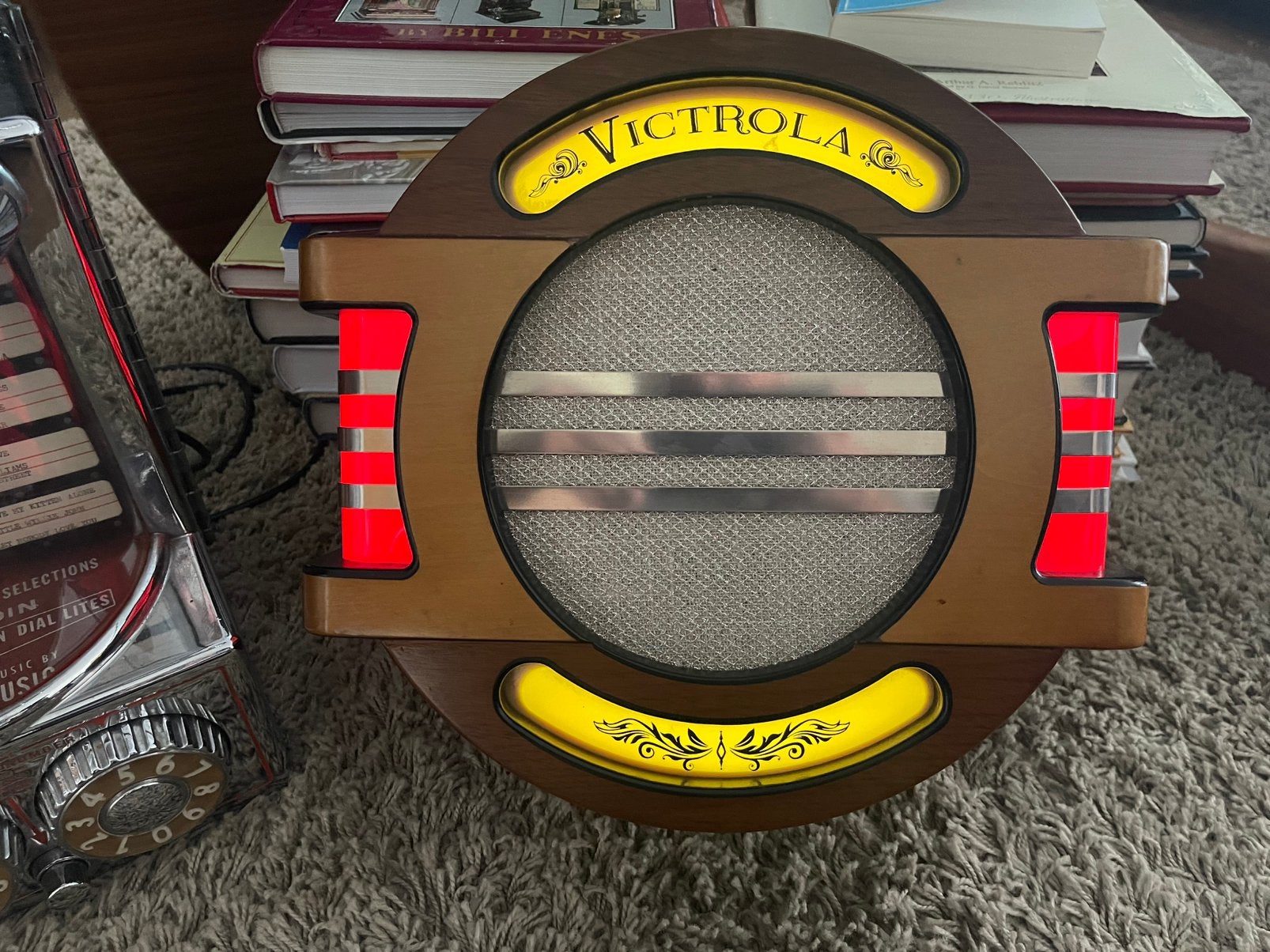 Victrola speaker(wurlitzer repro) bluetooth speaker, Verzamelen, Automaten | Jukeboxen, Ophalen of Verzenden, Zo goed als nieuw