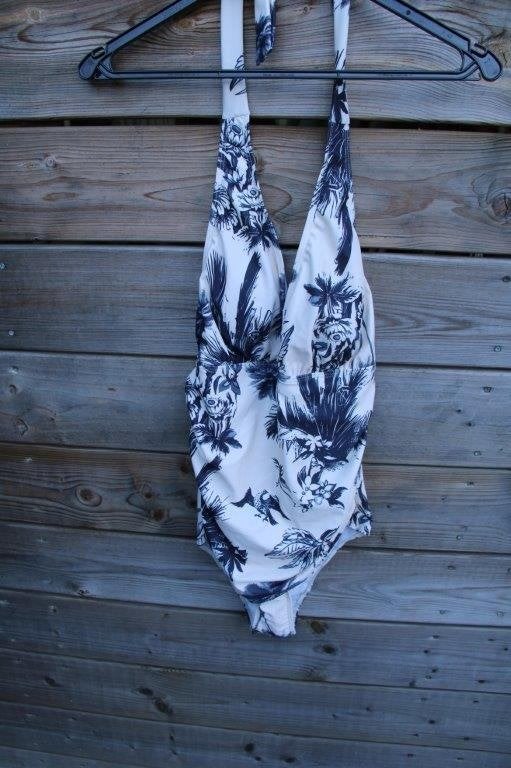 Halterbadpak beige/ donkerblauw mt M B/C Cup Vaste prijs, Kleding | Dames, Badmode en Zwemkleding, Ophalen of Verzenden, Zo goed als nieuw