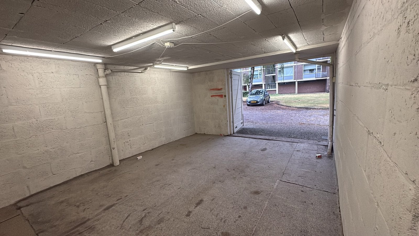 Foto 5 van Droge Garagebox 24m2 in Eindhoven v opslag/oldtimer