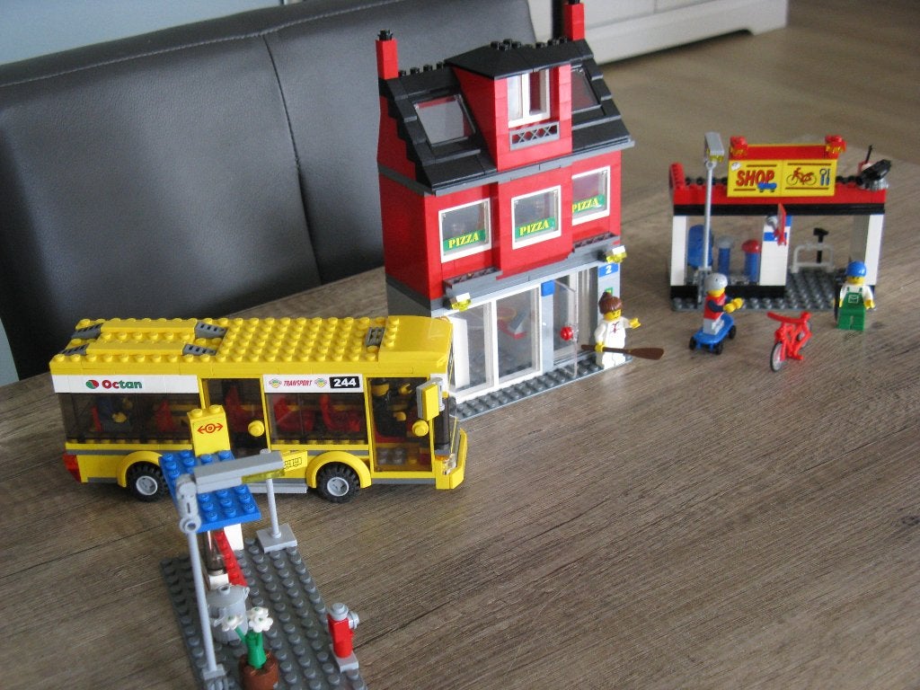 lego 7641 Stadsplein met winkel, restaurant, bus, busstation, Ophalen of Verzenden, Zo goed als nieuw, Lego