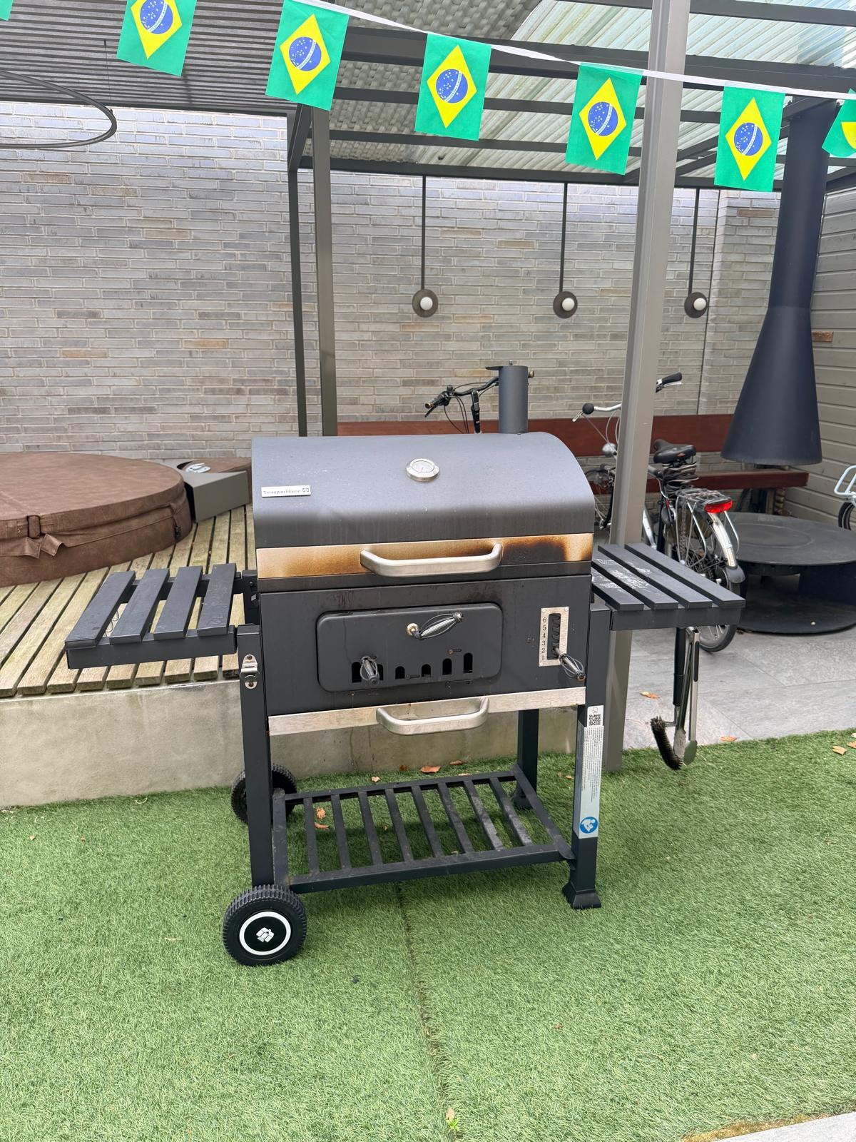 Charcoal BBQ Grill – Good condition, Ophalen, Gebruikt, Met accessoires