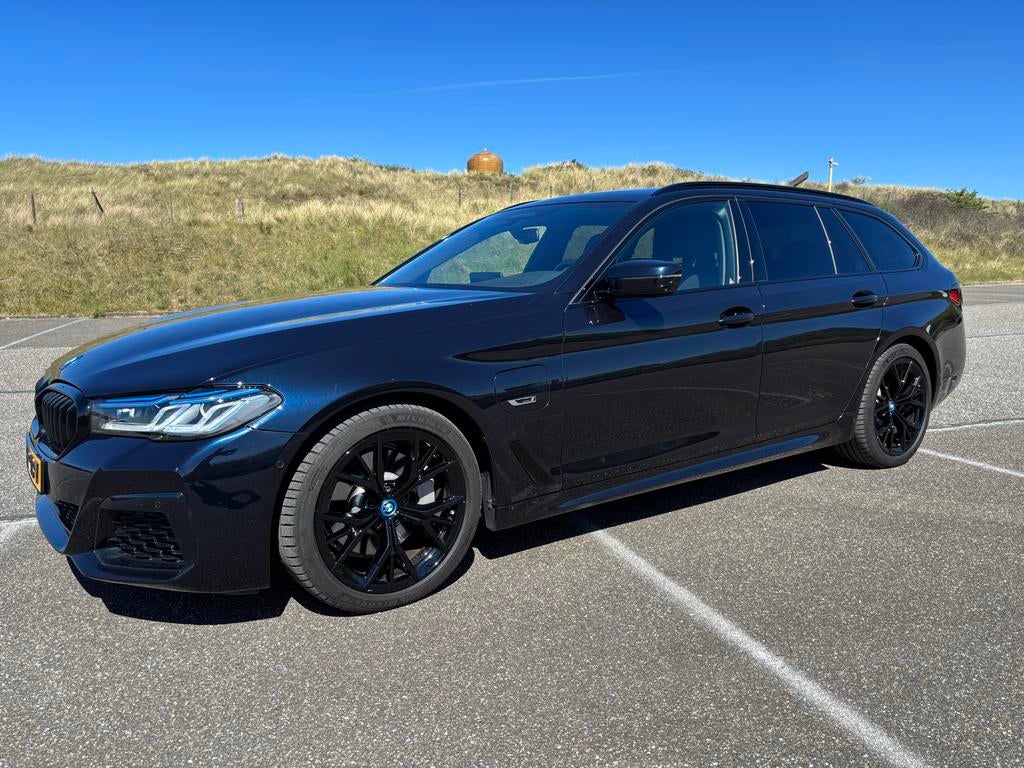 BMW 530e M-sport Xdrive |Harman Kardon| Pano | Trekhaak  VOL, 1998 cc, 1935 kg, Zwart, 2000 kg
