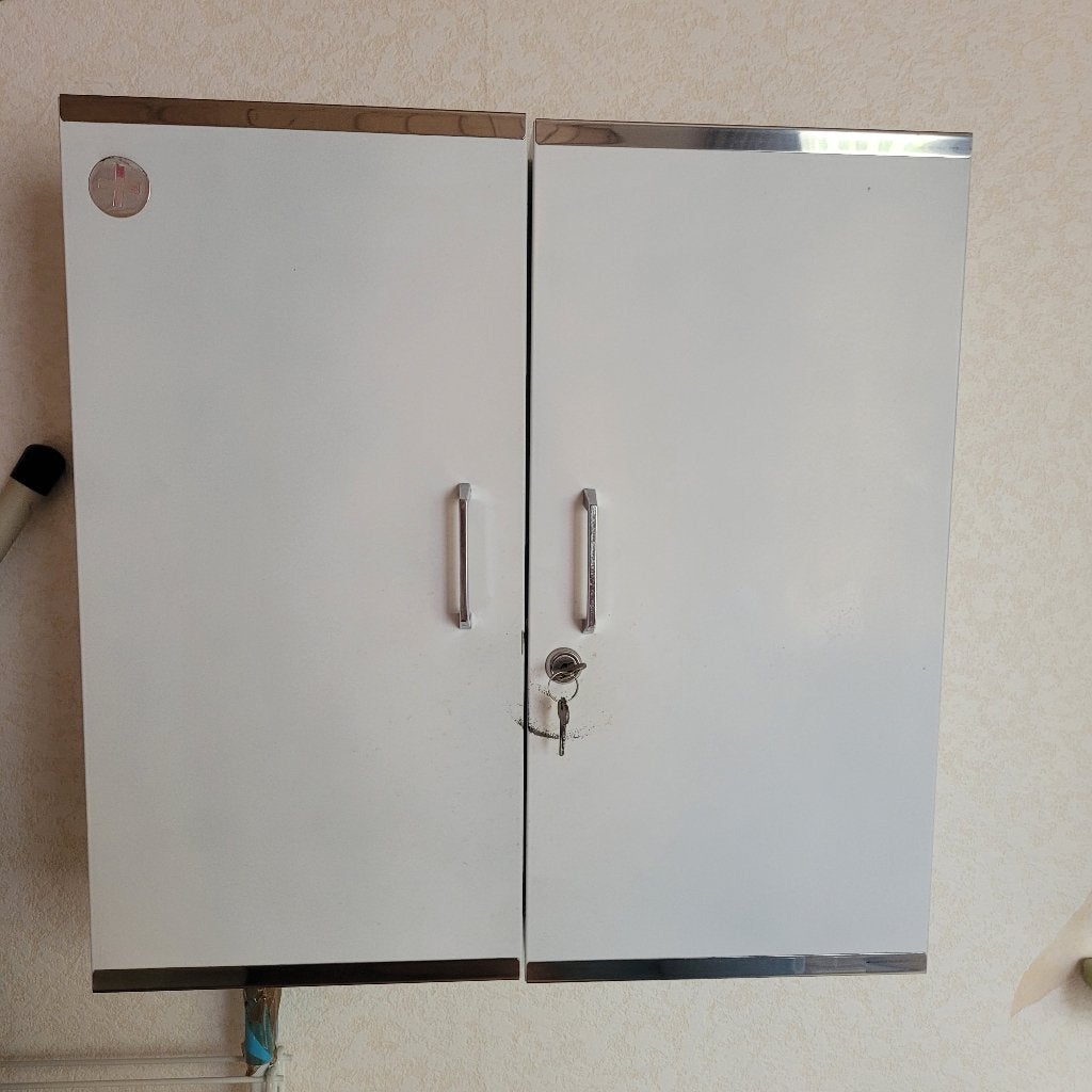 Vintage metalen medicijnkast met sleutels jaren 60/70, Ophalen, Gebruikt