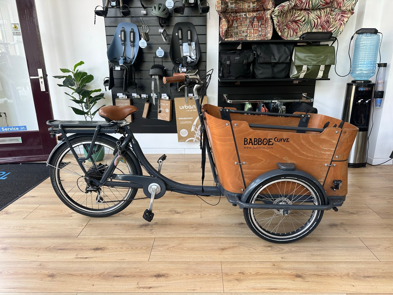 Elektrische Babboe Curve bakfiets met nieuwe regenhoes, Fietsen en Brommers, Fietsen | Bakfietsen, Overige merken, Gebruikt, Info@babboe.nl