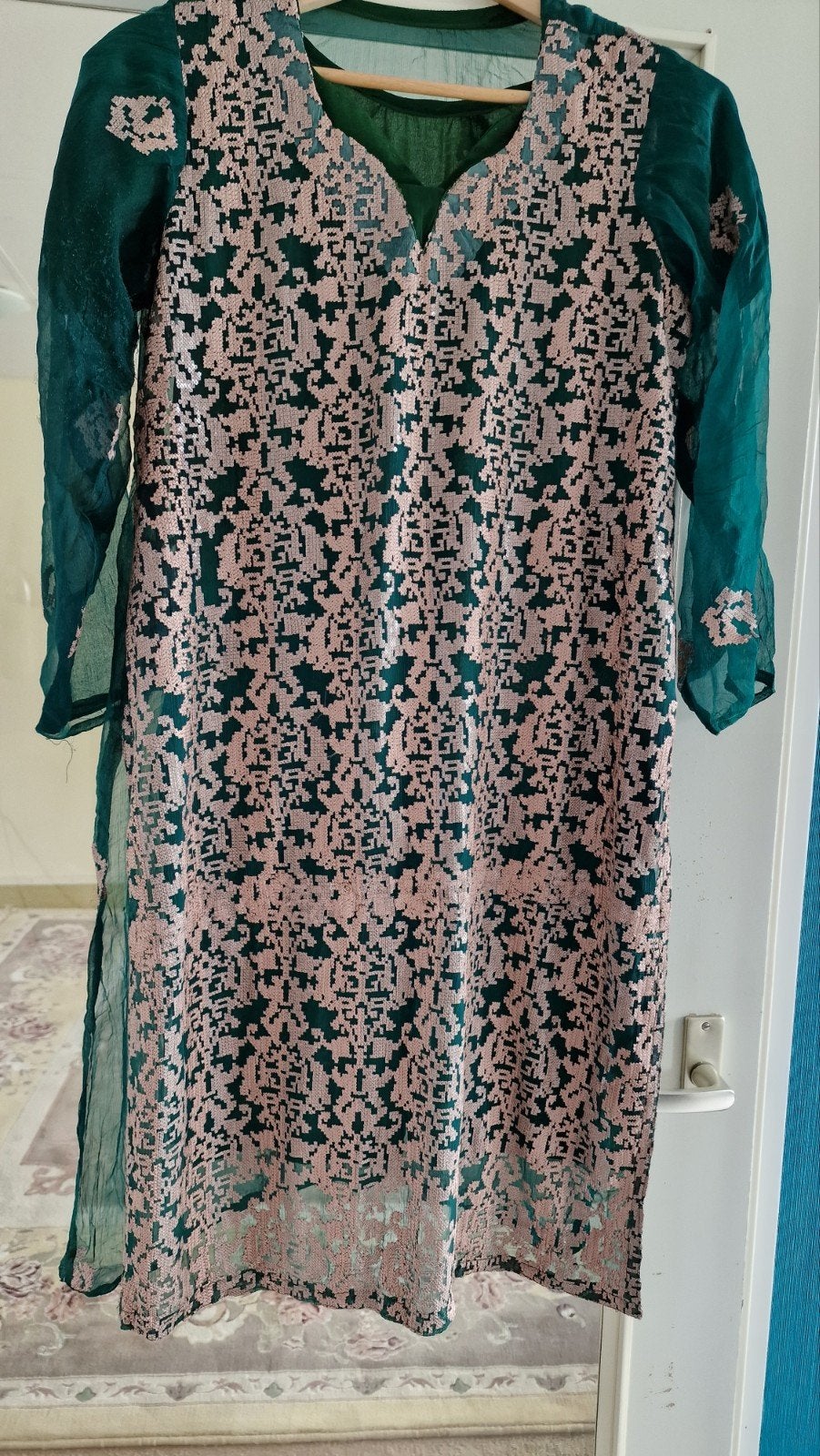 Prachtige groene Indiase/Pakistaanse jurk met broek, Maat 38/40 (M), Overige typen, Nieuw, Ophalen of Verzenden