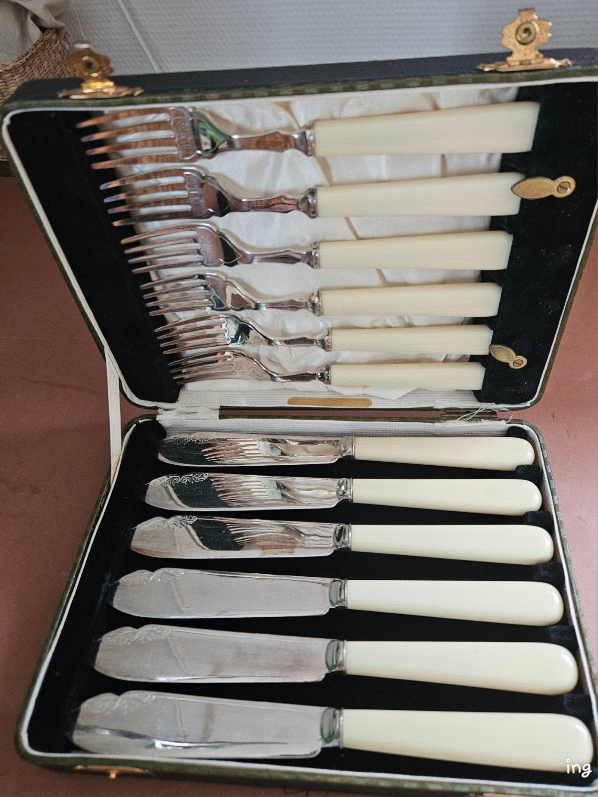 Vintage bestekset in koffer - messen en vorken, Antiek en Kunst, Antiek | Bestek, Ophalen of Verzenden