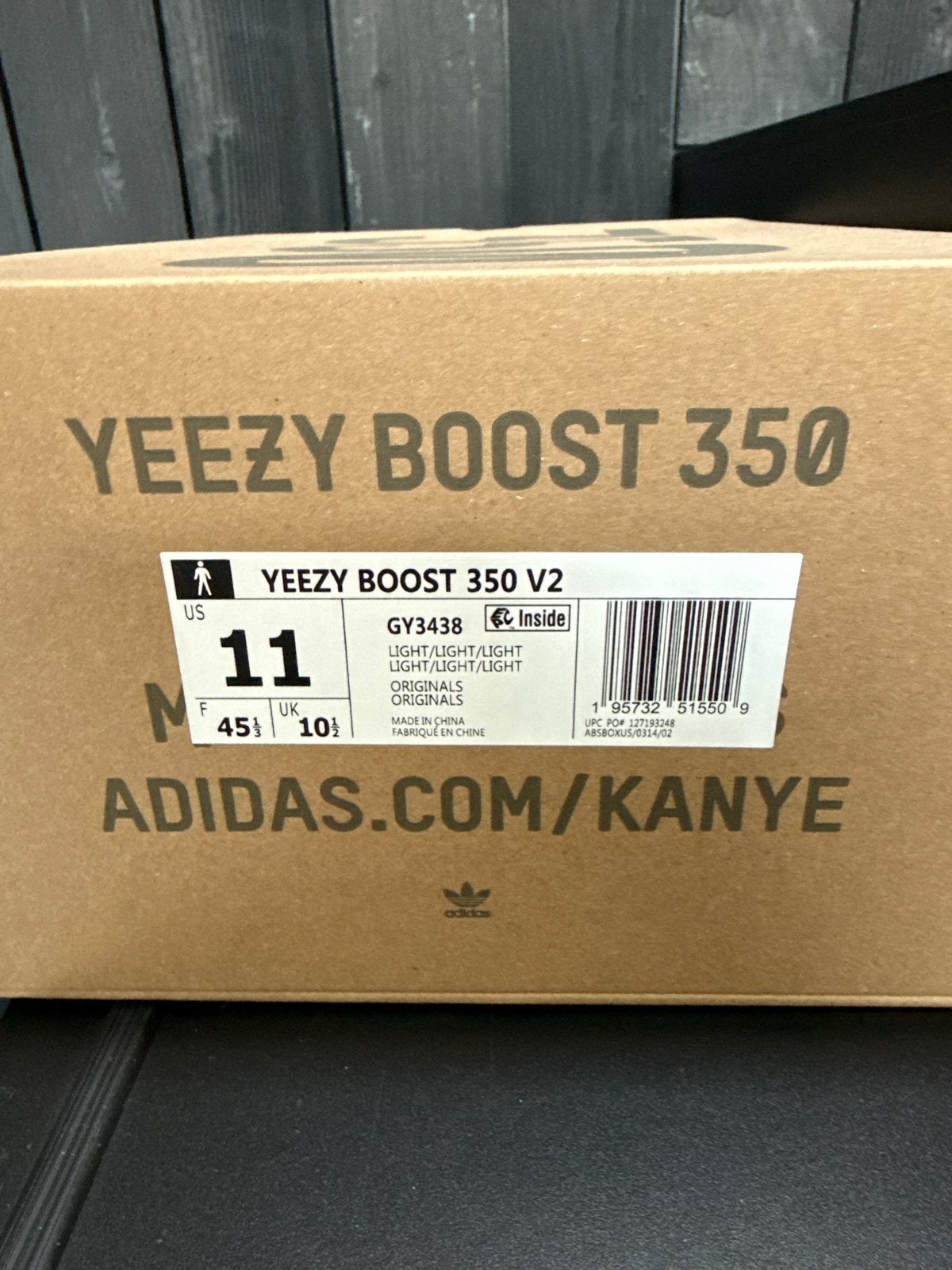 Adidas Yeezy Boost 350 V2 Light GY3438 - Maat 45 1/3, Kleding | Heren, Ophalen of Verzenden, Nieuw, Overige kleuren, Sneakers of Gympen