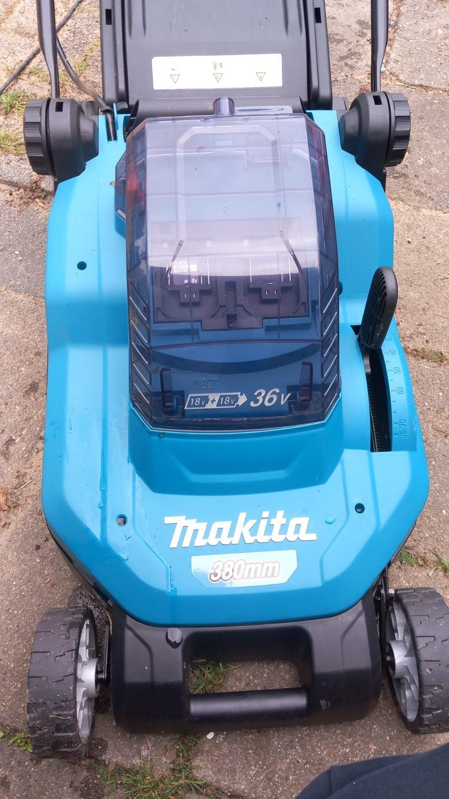 Makita  DLM382z

 Accu-grasmaaier 36V (2x18V) 38cm, Cirkelmaaier, Accu-grasmaaier, Ophalen of Verzenden, Zo goed als nieuw