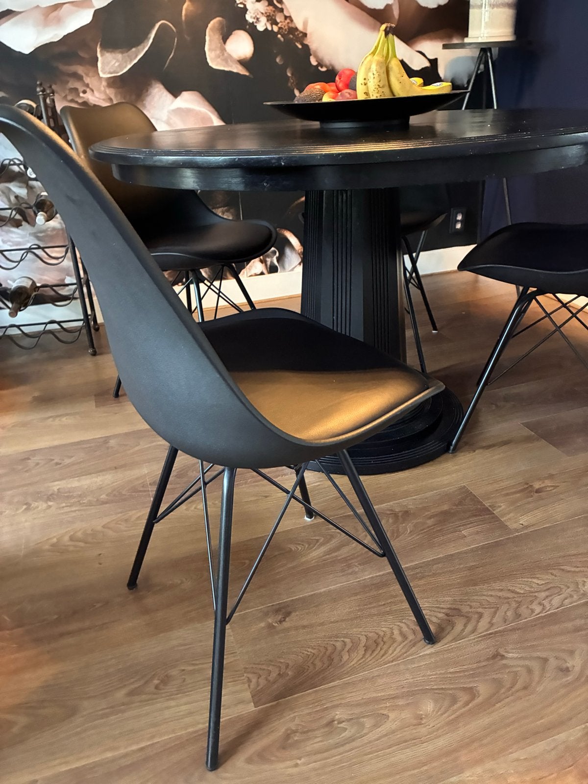 5 Zwarte Stoelen met Kunststof Rugleuning en Metalen Poten, Huis en Inrichting, Stoelen, Ophalen, Kunststof, Gebruikt, Zwart