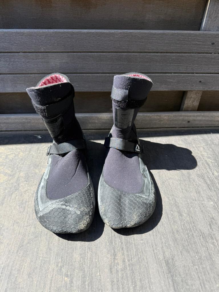 Surfschoenen 6mm Brunotti split toe MT 45-46, Ophalen of Verzenden, Zo goed als nieuw, Kind, Wetsuit