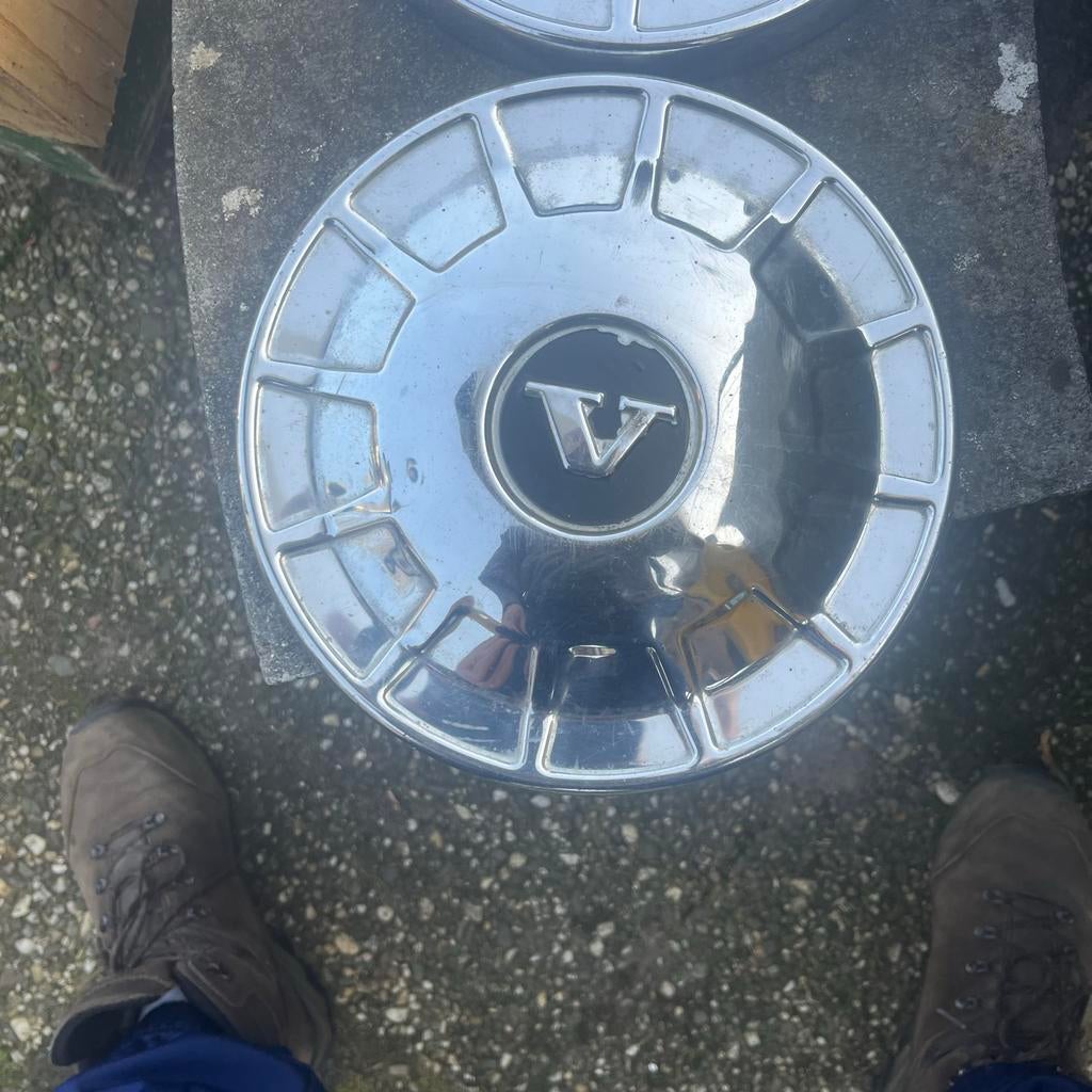 4x Chrome wieldoppen met V-logo volvo, Ophalen of Verzenden, Gebruikt