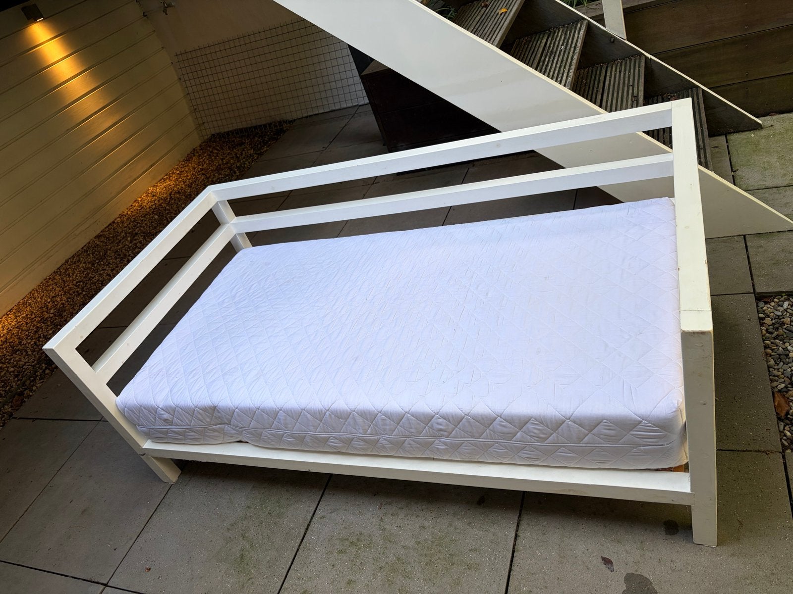 Wit houten bankje/kinderbed inclusief matras, Ophalen, 90 cm, Eenpersoons, Wit