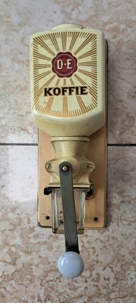 D.E. Koffiemolen, Ophalen