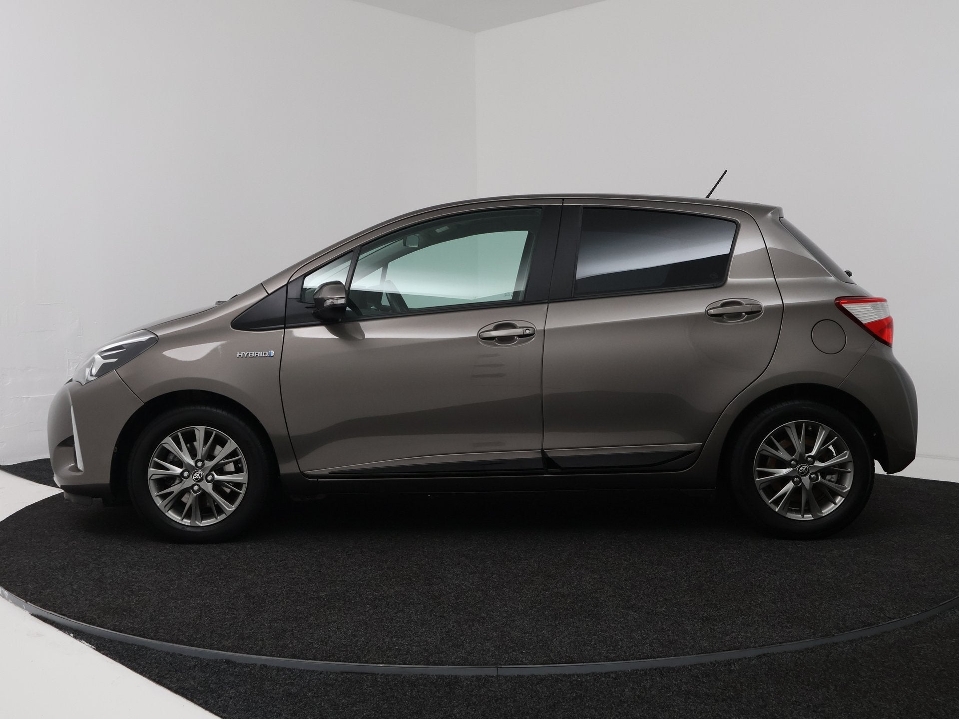 Toyota Yaris 1.5 Hybrid Design | Camera | lage km stand |, 12 maanden, Gebruikt, Euro 6, 4 cilinders