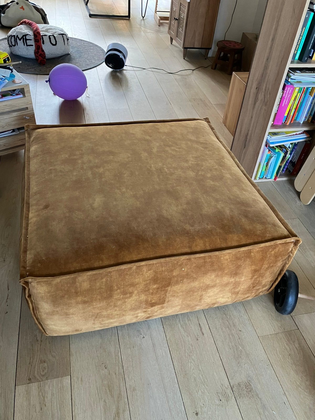 Hocker velours (oker/geel), Huis en Inrichting, Ophalen, Zo goed als nieuw, Rechthoekig