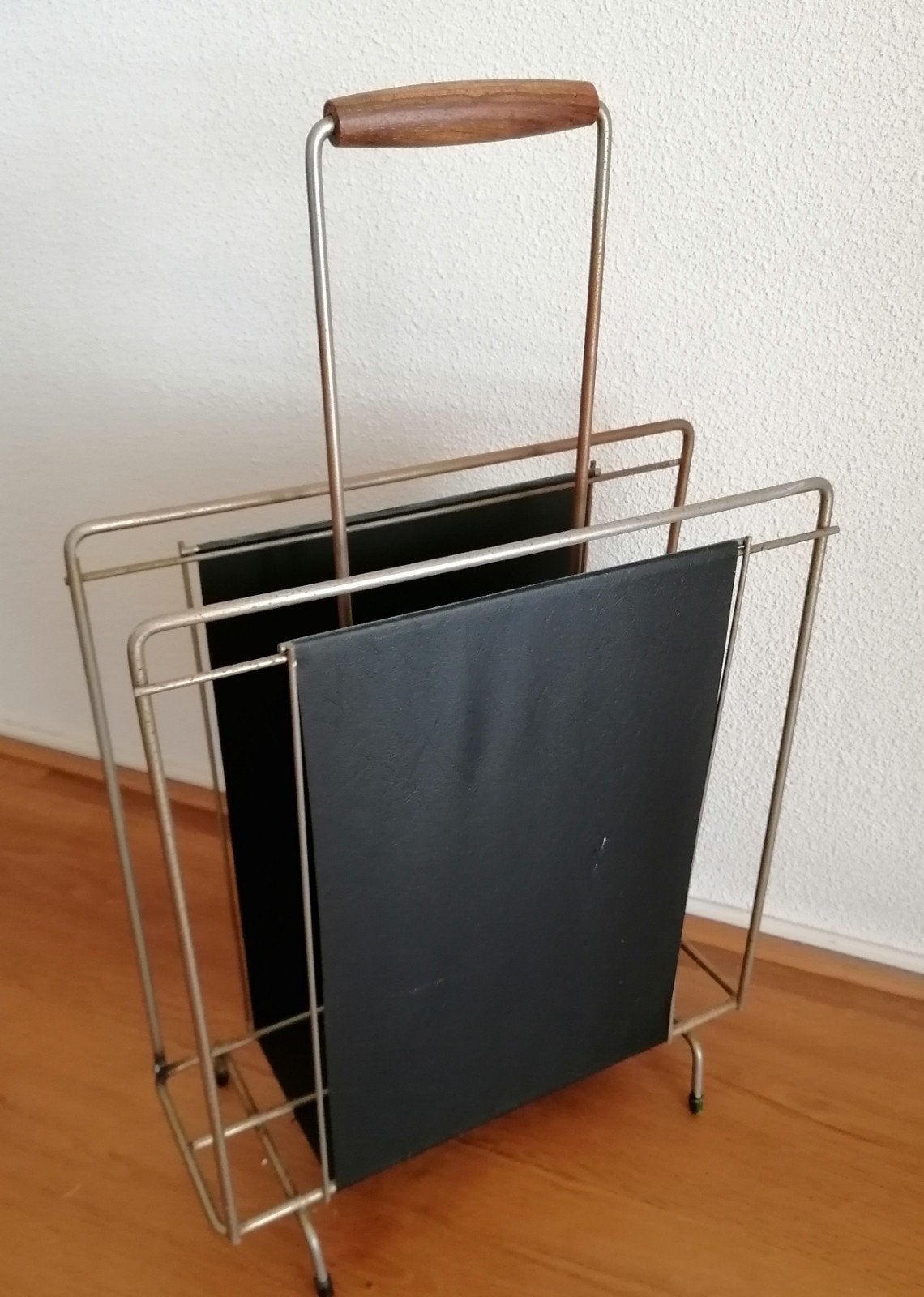 Vintage krantenbak / lectuurbak met houten handvat, Ophalen of Verzenden