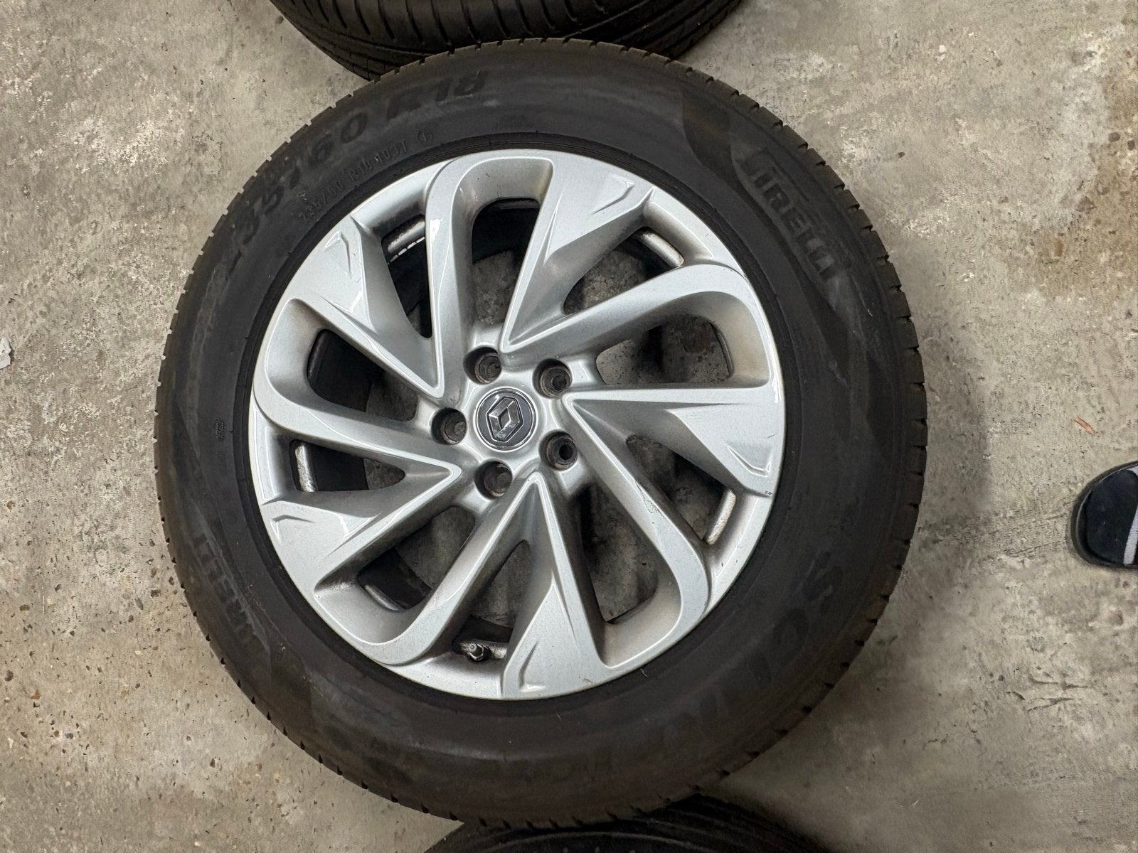 Set van 4 Renault 18 inch velgen met Pirelli banden, 18 inch, Banden en Velgen, Ophalen of Verzenden, Personenwagen