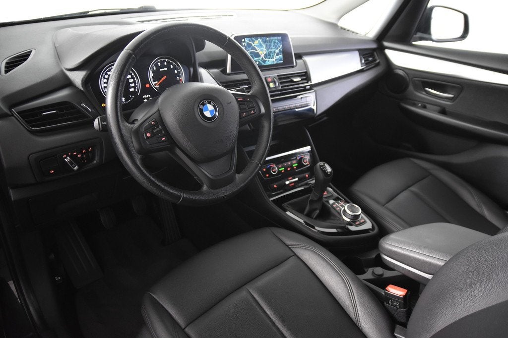 BMW 2 Serie Active Tourer 216i *1ste Eigenaar*Leer*Trekhaak*, Voorwielaandrijving, Gebruikt, Zwart, Leder