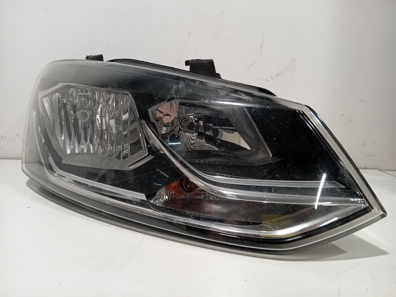 Koplamp rechts Volkswagen Polo, Onderdelen@venauto.nl, Van der Ven Autorecycling B.V., Gebruikt, Ettenseweg 76, 4706 PB Roosendaal, The Netherlands