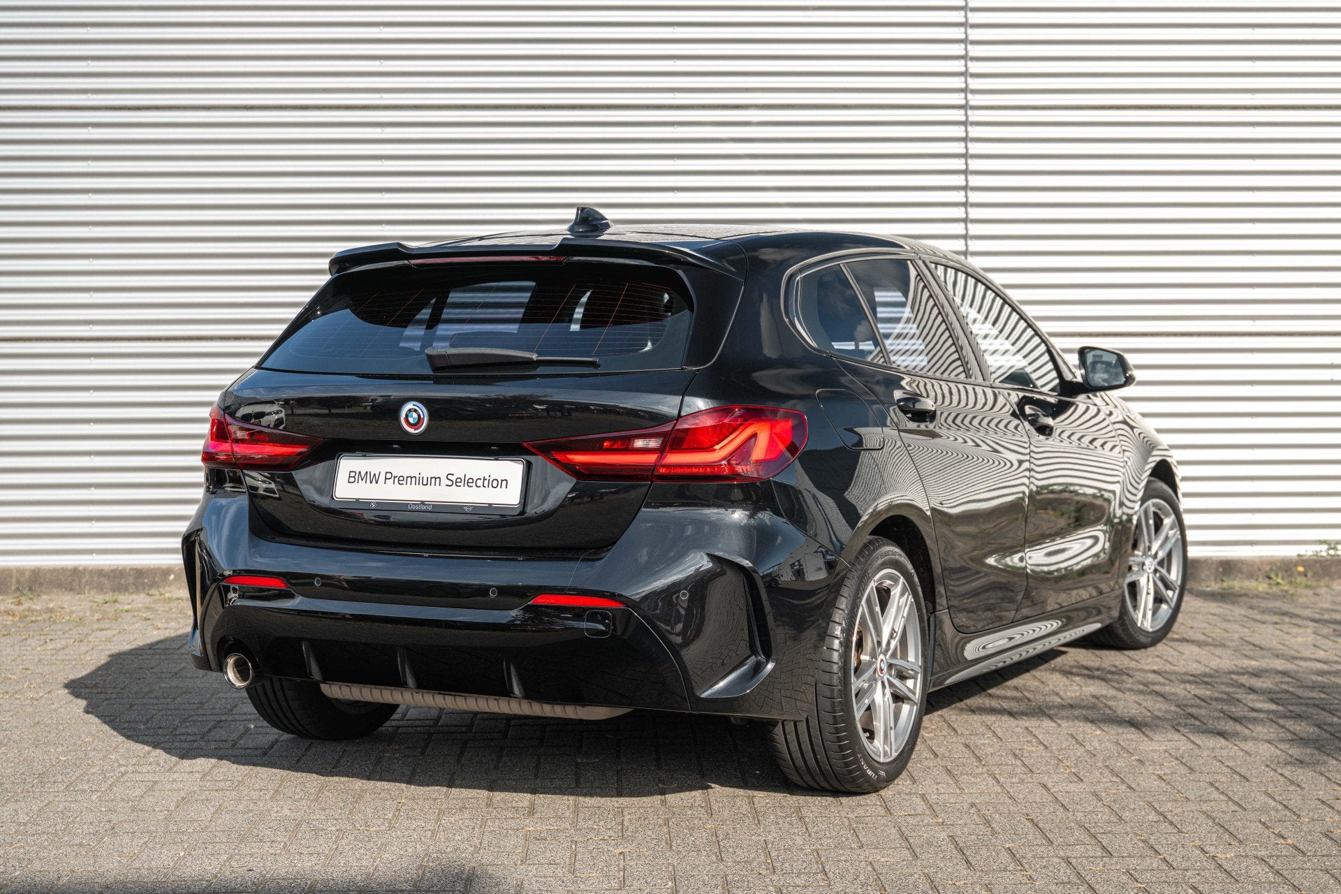 BMW 1 Serie 118i Executive M Sport Automaat / Sportstoelen /, Auto's, 136 pk, Gebruikt, Met garantie (alle), Zwart