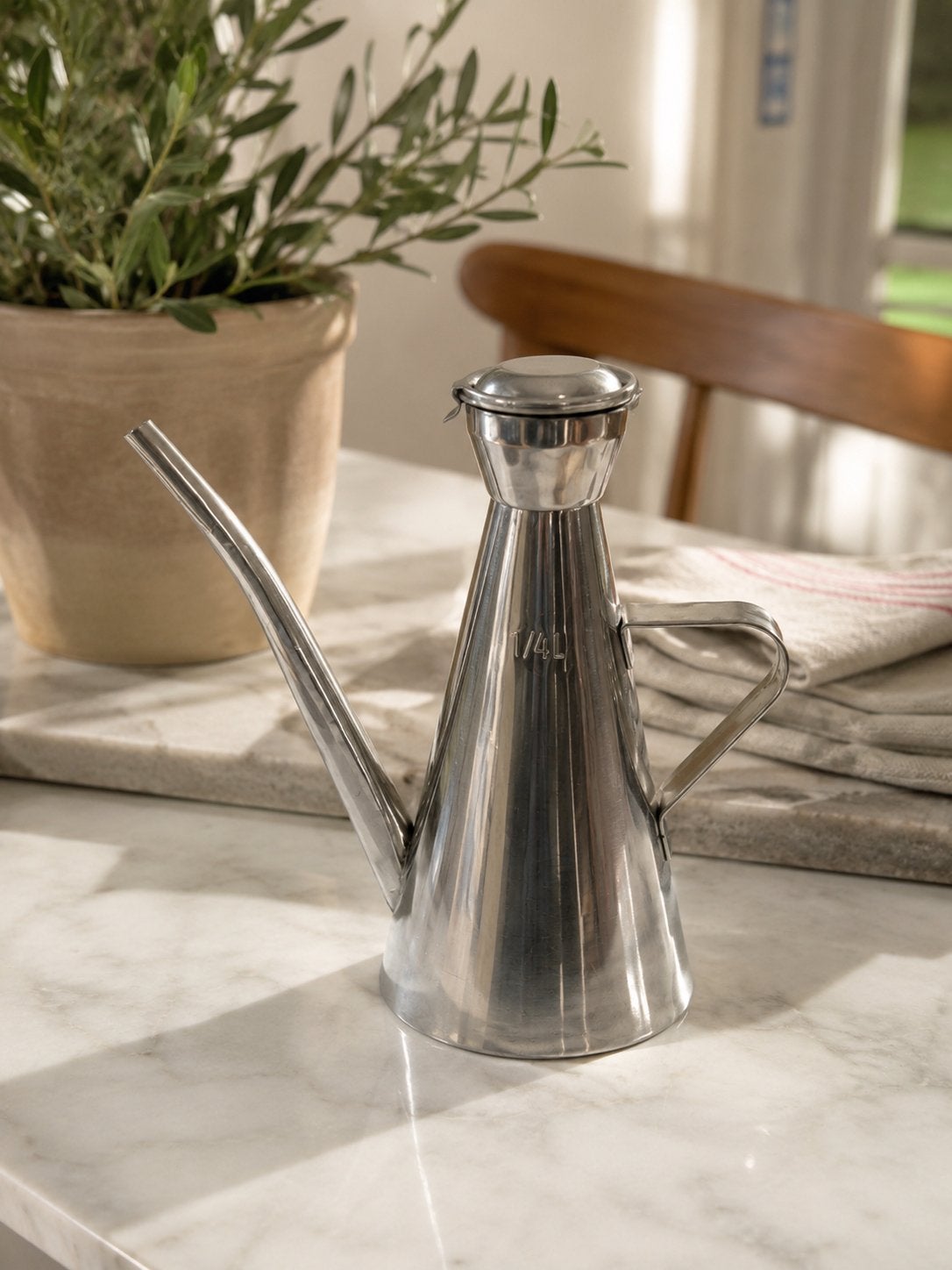 Stijlvolle RVS Oliekan 250 ml - Perfect voor Olijfolie, Overige typen, Ophalen of Verzenden, Metaal, Overige merken