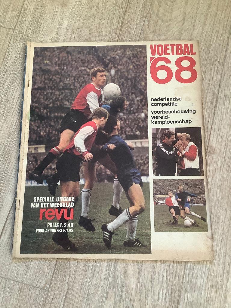 REVUE VOETBAL 68         SPECIALE UITGAVE, Verzamelen, Ophalen of Verzenden, Gebruikt, Overige binnenlandse clubs, Boek of Tijdschrift
