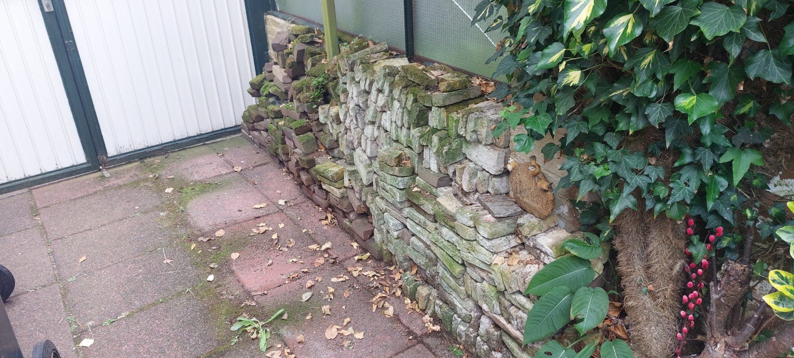 Hele stapel oude waaltjes en geeltjes, Ophalen, Gebruikt, Beton, Klinkers
