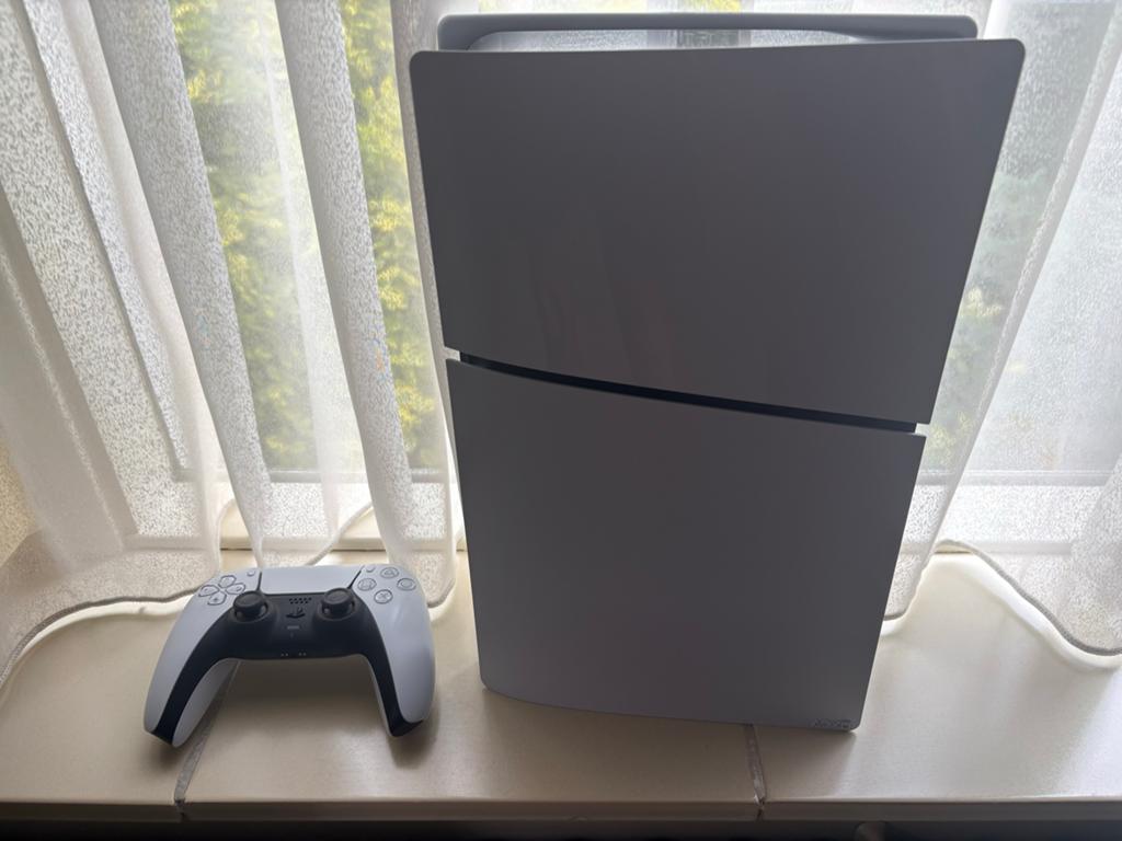 PlayStation 5 Slim Digital Edition met controller en headset, Spelcomputers en Games, Spelcomputers | Sony PlayStation 5, Ophalen of Verzenden