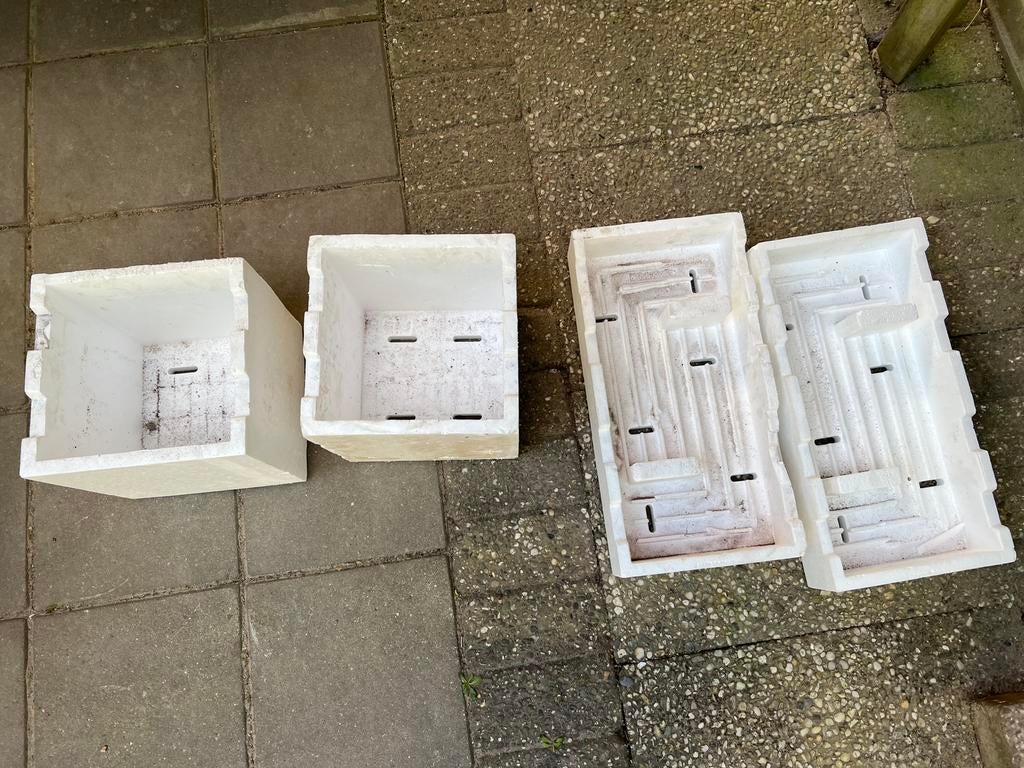 Piepschuim bakjes, Ophalen